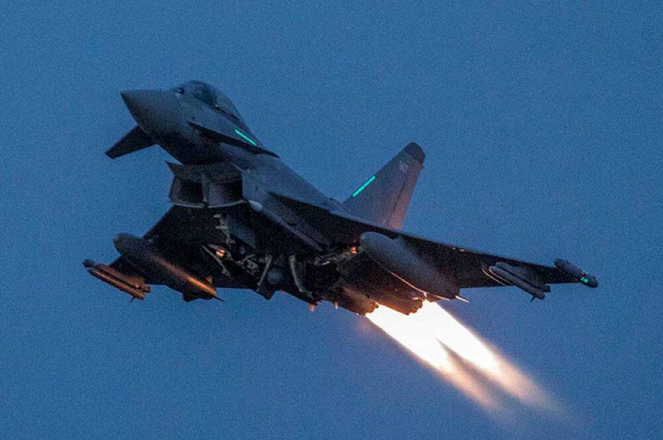 Britaniya harbiylari Iroq osmonida Eron dronini urib tushirdi